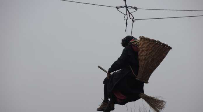 Lecco, tanti bimbi in caserma con i Vigili del Fuoco e la Befana