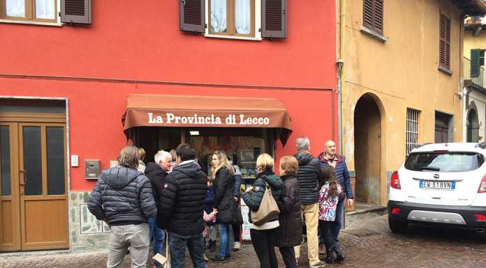 Molina: l’edicola cambia gestione, festa per l’inaugurazione