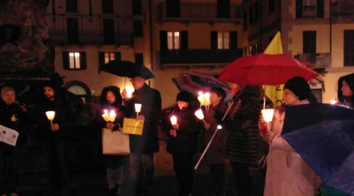 Anche a Lecco le fiaccole illuminano il ricordo di Giulio Regeni