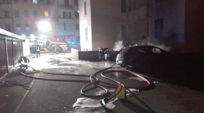 Paura a Germanedo, tre auto distrutte dalle fiamme (VIDEO)