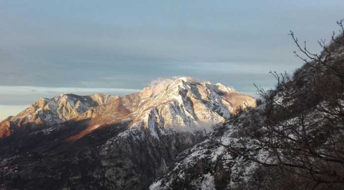 Bianco risveglio. Una spolverata di neve sul Lecchese, anche a basse quote