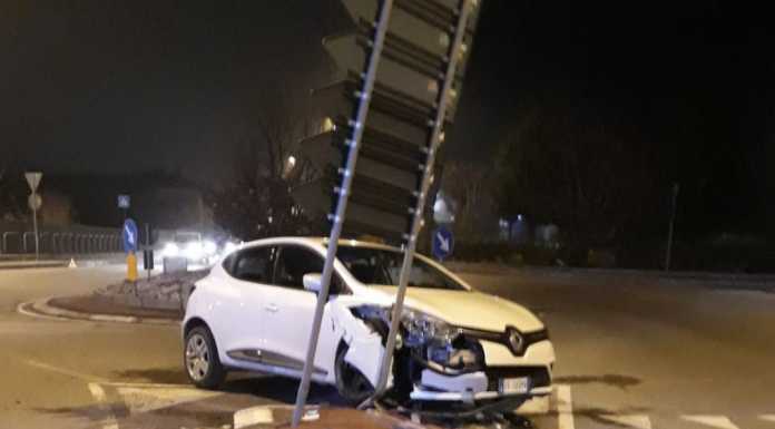 Scontro fra due auto: incidente a Olginate in via Milano