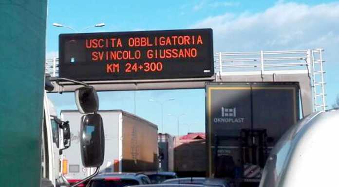 Camion rimosso, intanto si asfalta. SS36 chiusa verso Nord. Lunghe code