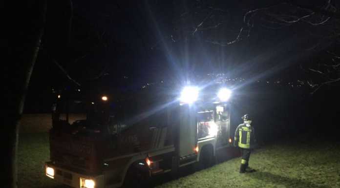 Suello: s’incendia un cascinale, Vigili del Fuoco al lavoro