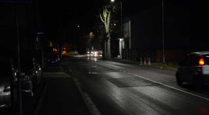 Viale Montegrappa, dopo l’incidente. “Quella strada è poco illuminata”