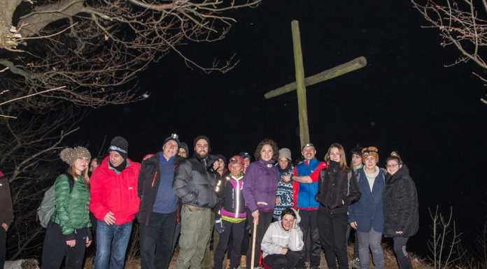 Salita notturna alla Croce di Vezio, in trenta alla camminata ecologica