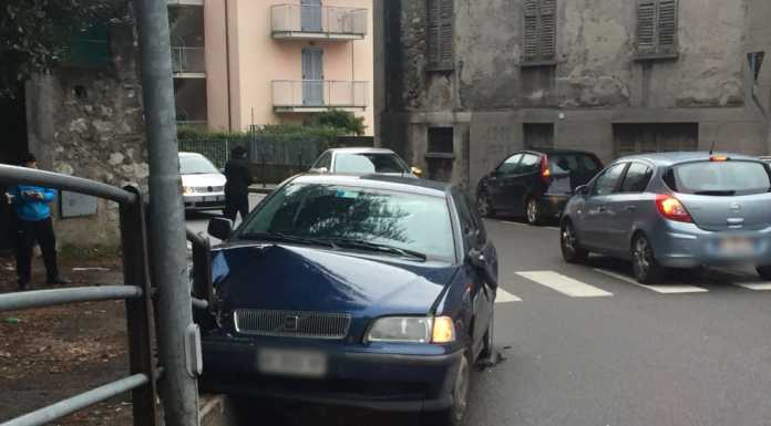 Incidente a S. Giovanni, un’auto va a sbattere contro una ringhiera