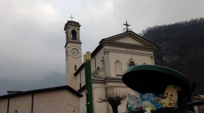 Sporcizia e inciviltà nei rioni. Rifiuti ovunque e cestini strabordanti