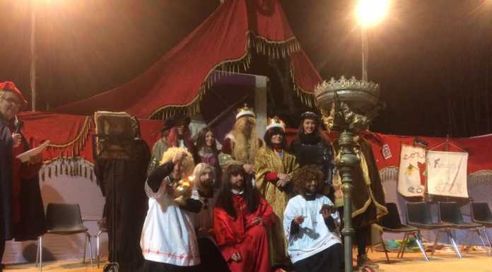 Il Carnevalissimo di Colico ha proclamato il Re, poi la sfilata dei carri