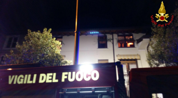 Incendio tetto a Galbiate: intervengono i pompieri, danni limitati