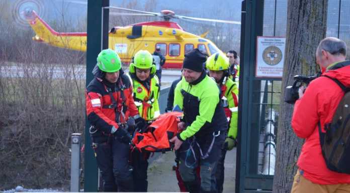 Volti tirati e occhi gonfi al Bione: “Erano due persone squisite”