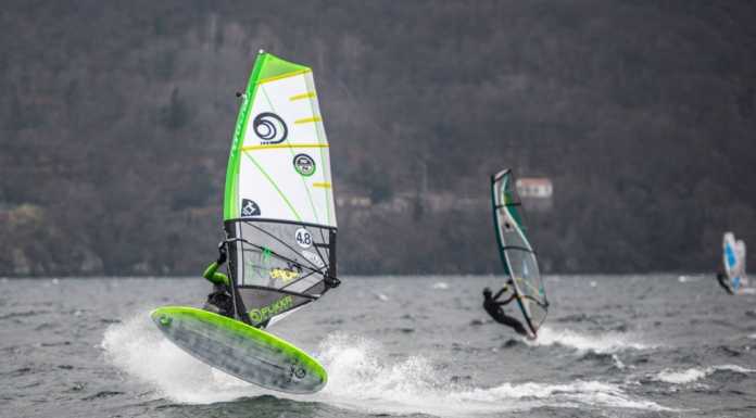 Burian a chi? Sul lago i surfisti sfidano il vento siberiano