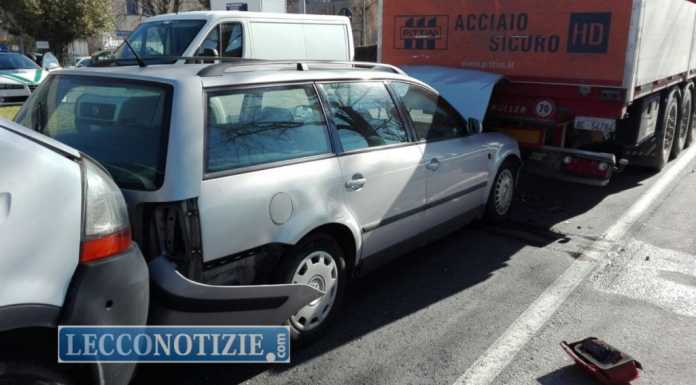 Incidente a catena in viale Brodolini a Lecco, 4 mezzi coinvolti