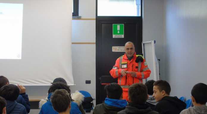 I ragazzi delle medie a scuola di Soccorso con i Volontari a Calolzio
