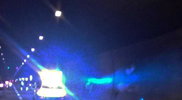 Auto si schianta nella galleria del Barro, 35enne trasportata in ospedale