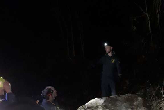 Valgreghentino. Masso di grosse dimensioni sulla strada per Dozio