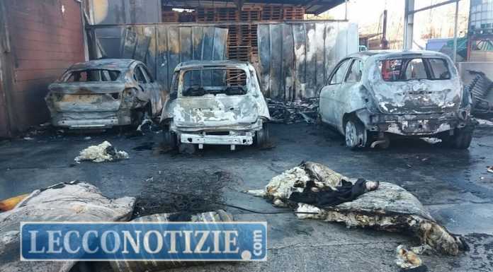 Ancora tre auto distrutte dalle fiamme, questa volta a Calolzio
