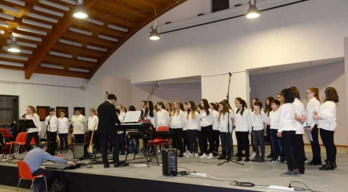 Centocinquanta voci, tre scuole: un unico grande concerto a Bellano