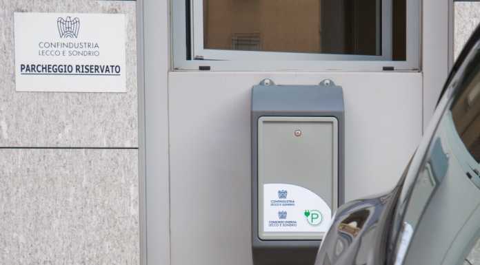 Un caricatore per auto elettriche, Confindustria per la mobilità green