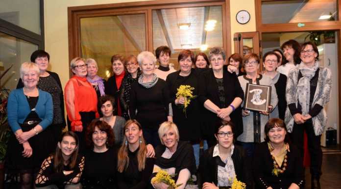 Tripudio di mimose sul lago: due iniziative, 200 donne in festa