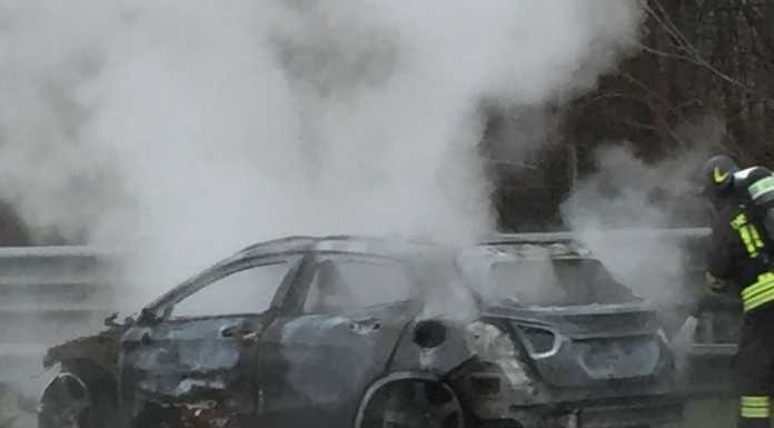 Cavenago. Auto a fuoco sulla Milano-Brescia, nessun ferito
