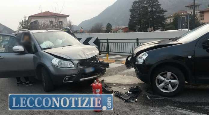 Malgrate. Violento scontro tra due Suv in via Provinciale