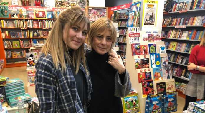 In tantissimi alla libreria Mondadori per la youtuber Sofia Viscardi