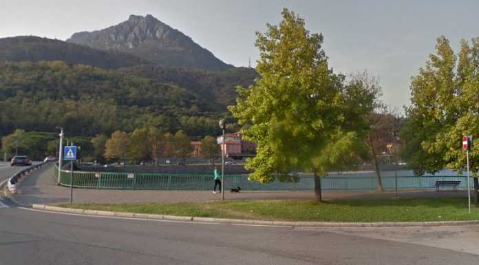 Sulla ringhiera di via Adda, un’inedita versione dei Promessi Sposi