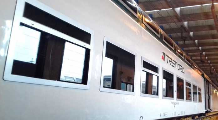 Derubato del cellulare mentre dorme sul treno, poi il ricatto: “Lo rivuoi? Paga”