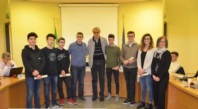 Olginate. Consegnate le borse di studio nel ricordo di Vittorio Panzeri