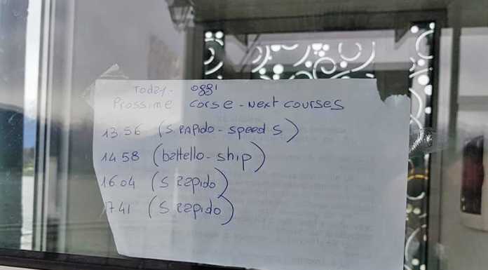 Colico: gli orari del battello scritti a mano. “Servizio da migliorare”