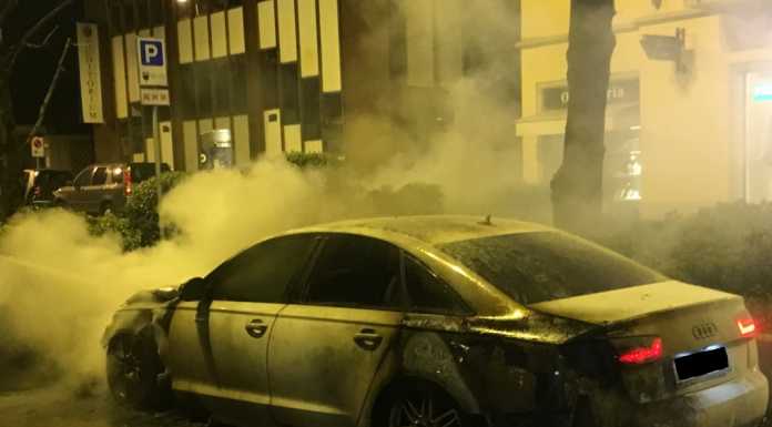 Campione d’Italia, dà fuoco all’auto della ex, denunciato