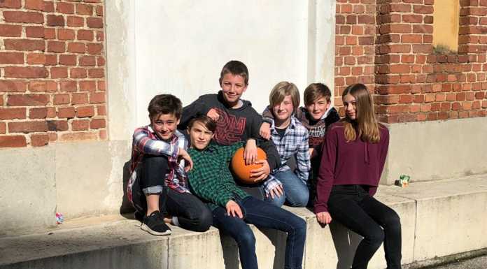 Il giovane Luca Perego di nuovo sul set, insieme ai compagni di classe