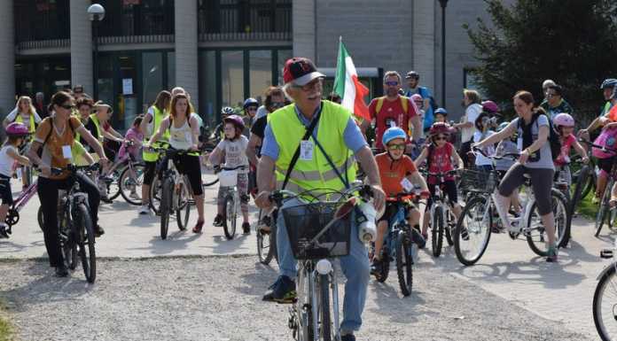 Tutti in sella a Olginate. La biciclettata dei bimbi del Piedibus