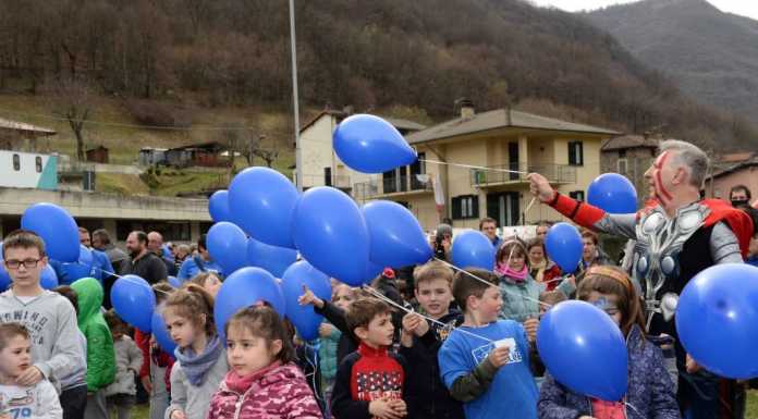Parlasco: tanti palloncini blu per accedere la sensibilità sull’autismo