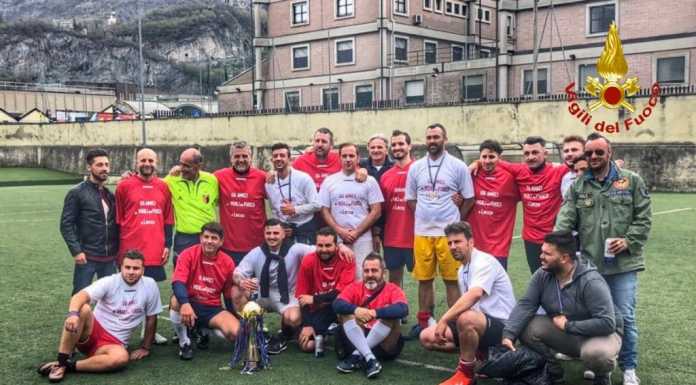 Partita di calcio tra i Vigili del Fuoco di Lecco e i giostrai