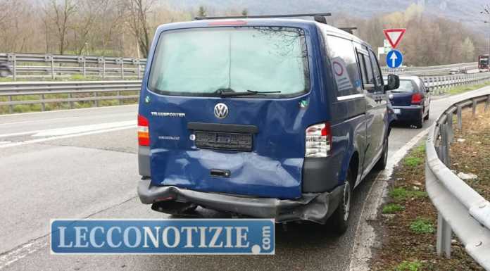 Tamponamento a catena sulla SS36 in direzione Lecco, 4 mezzi coinvolti