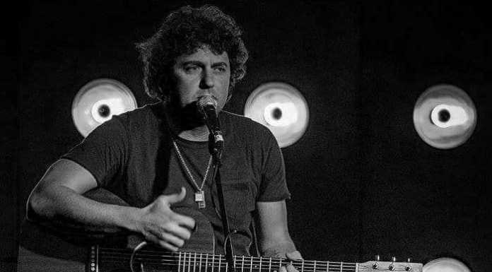 Giovedì Arturo Fracassa canterà il nuovo album allo Spazio Teatro Invito