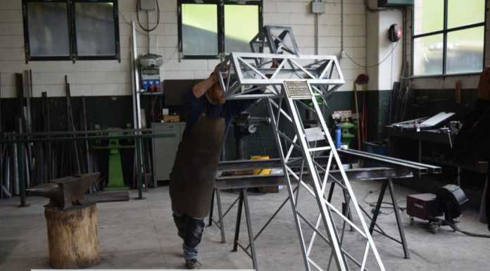 Pronta la nuova croce che il 23 giugno verrà posata in cima alla Grignetta