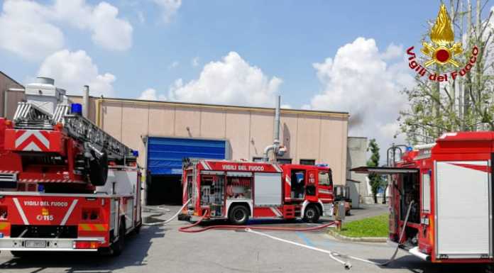 Incendio in un’azienda di Sirone, intervento dei Vigili del Fuoco