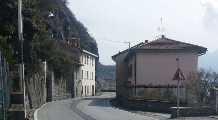 Mandello. Asfalto ‘pericoloso’. L’assessore: “Lavori ancora da finire”