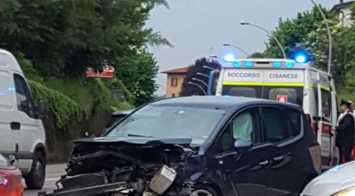 Schianto in serata lungo la provinciale a Brivio, soccorse tre persone