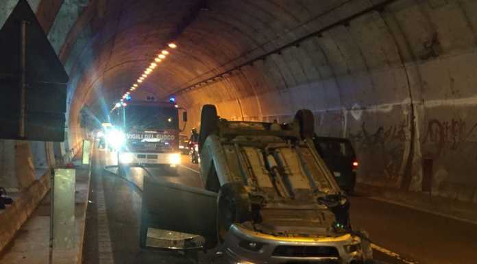 Oliveto Lario, auto si ribalta in galleria, soccorso 51enne
