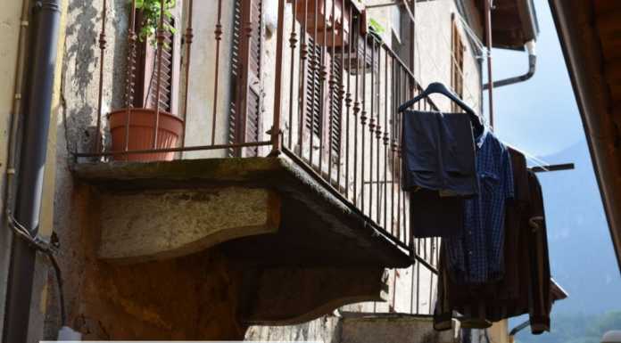 Laorca: dopo il crollo del terrazzo, il Comune ordina la messa in sicurezza