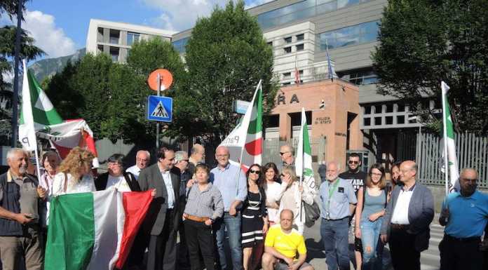 Il PD manifesta in Prefettura: “Solidarietà a Mattarella”