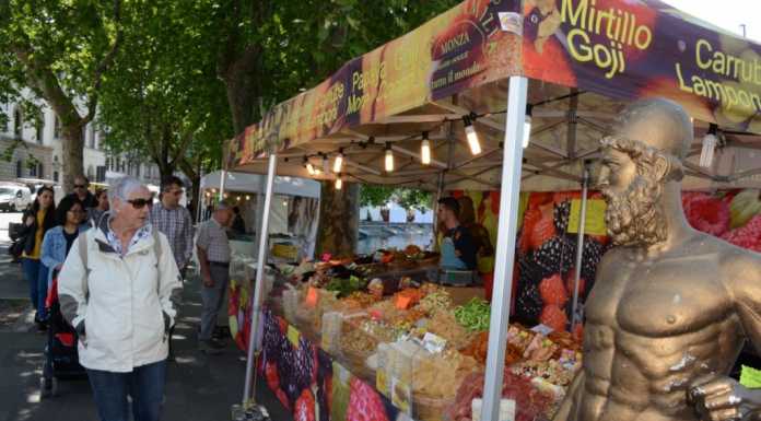 Sul lungolago inizia il fine settimana del Mercato Europeo