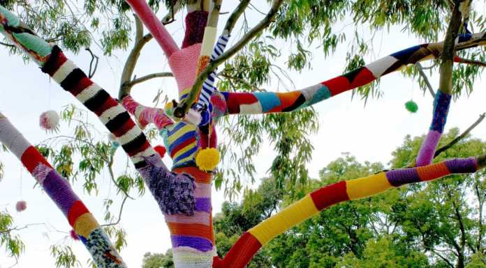 Intrecciamo la città, all’asilo di Laorca pronti allo “Yarn bombing” di venerdì
