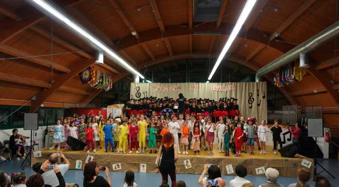 La primaria di Cassina incanta il pubblico con musiche da Favola
