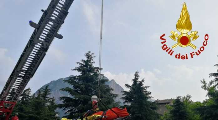 Cade da un muretto, intervento dei Vigili del Fuoco al centro Meridiana