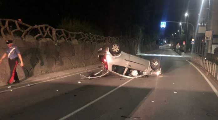 Calolzio. Auto si ribalta nella notte, in due abbandonano l’auto